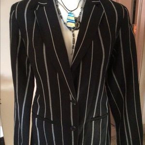 Black and white fitted blazer.